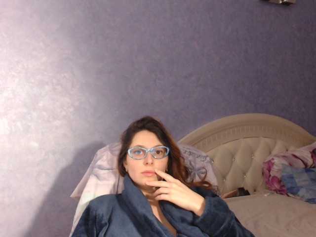 Fotos LisaSweet23 hi boys welcome to my room to chat and for hot body to see naked in private))